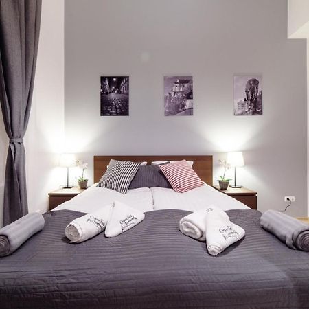 Cracow Rent Apartments - Spacious Apartments For 2-7 People In Quiet Area - Kolberga Street Nr 3 - 10 Min To Main Square By Foot Krakau Buitenkant foto