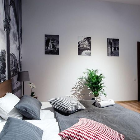 Cracow Rent Apartments - Spacious Apartments For 2-7 People In Quiet Area - Kolberga Street Nr 3 - 10 Min To Main Square By Foot Krakau Buitenkant foto