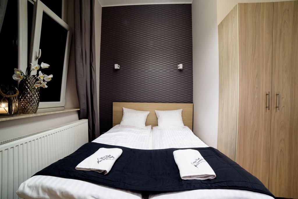 Cracow Rent Apartments - Spacious Apartments For 2-7 People In Quiet Area - Kolberga Street Nr 3 - 10 Min To Main Square By Foot Krakau Buitenkant foto