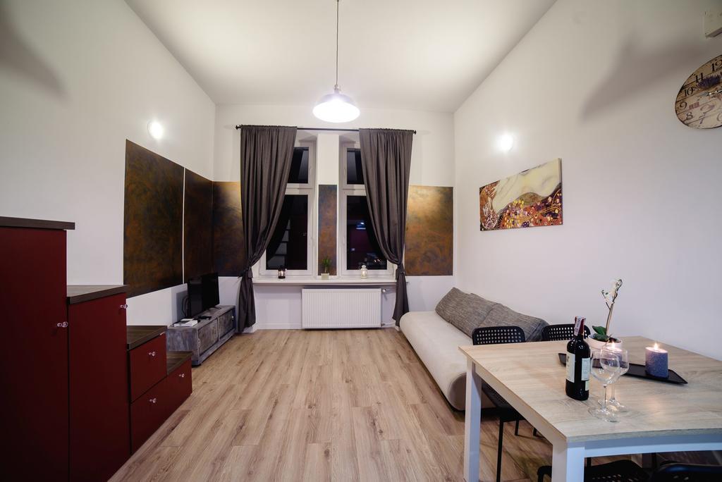 Cracow Rent Apartments - Spacious Apartments For 2-7 People In Quiet Area - Kolberga Street Nr 3 - 10 Min To Main Square By Foot Krakau Buitenkant foto