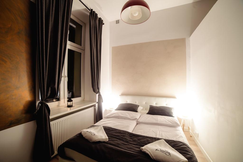 Cracow Rent Apartments - Spacious Apartments For 2-7 People In Quiet Area - Kolberga Street Nr 3 - 10 Min To Main Square By Foot Krakau Buitenkant foto