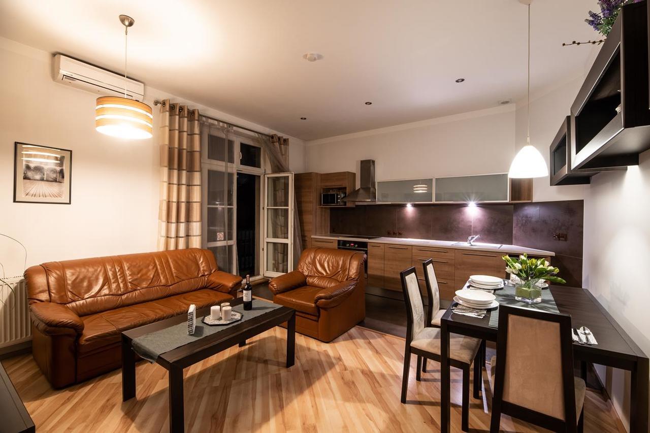 Cracow Rent Apartments - Spacious Apartments For 2-7 People In Quiet Area - Kolberga Street Nr 3 - 10 Min To Main Square By Foot Krakau Buitenkant foto