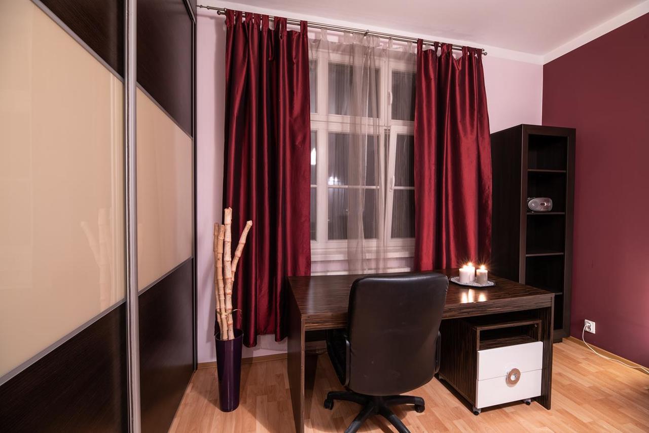 Cracow Rent Apartments - Spacious Apartments For 2-7 People In Quiet Area - Kolberga Street Nr 3 - 10 Min To Main Square By Foot Krakau Buitenkant foto
