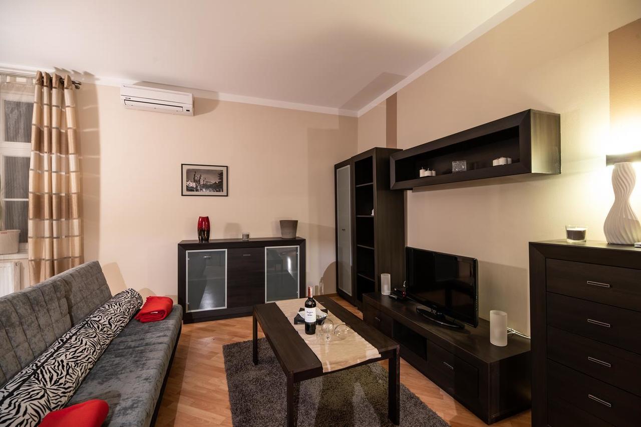 Cracow Rent Apartments - Spacious Apartments For 2-7 People In Quiet Area - Kolberga Street Nr 3 - 10 Min To Main Square By Foot Krakau Buitenkant foto