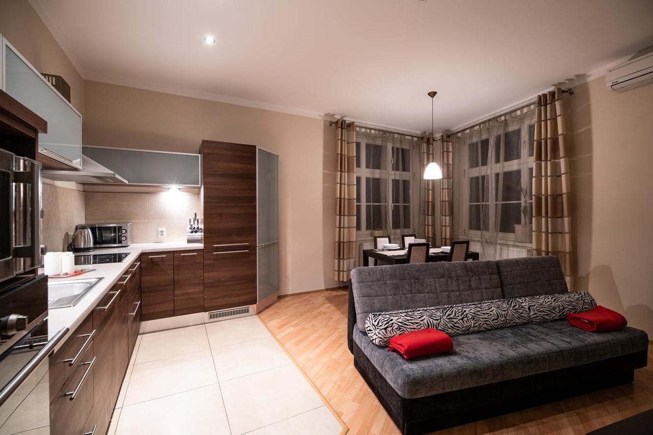 Cracow Rent Apartments - Spacious Apartments For 2-7 People In Quiet Area - Kolberga Street Nr 3 - 10 Min To Main Square By Foot Krakau Buitenkant foto