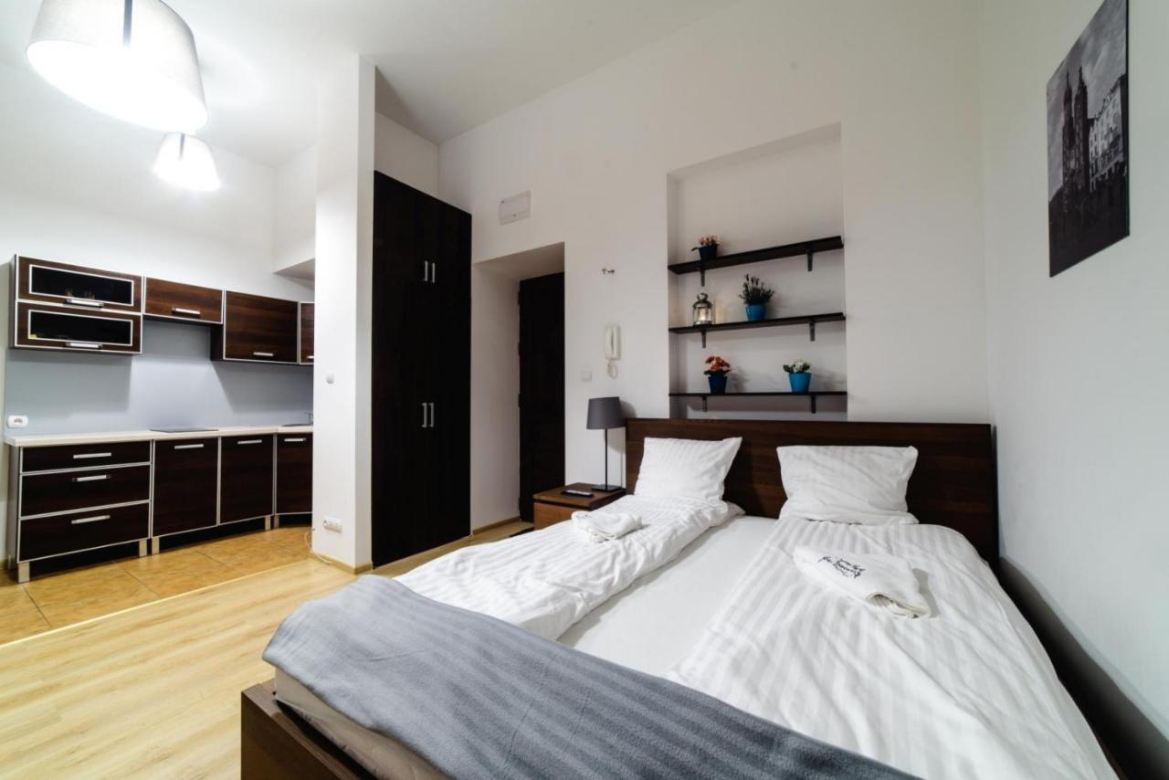 Cracow Rent Apartments - Spacious Apartments For 2-7 People In Quiet Area - Kolberga Street Nr 3 - 10 Min To Main Square By Foot Krakau Buitenkant foto
