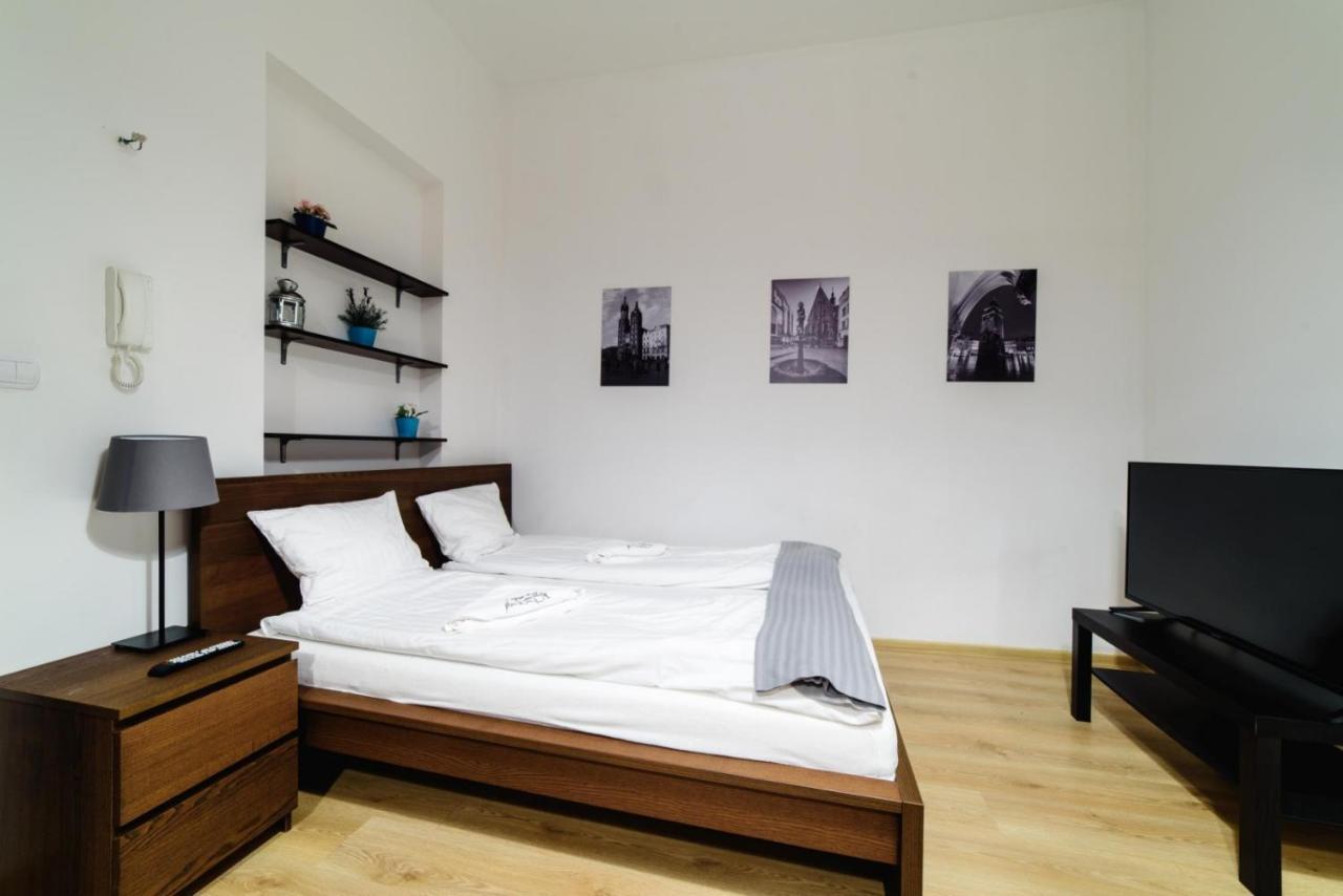 Cracow Rent Apartments - Spacious Apartments For 2-7 People In Quiet Area - Kolberga Street Nr 3 - 10 Min To Main Square By Foot Krakau Buitenkant foto