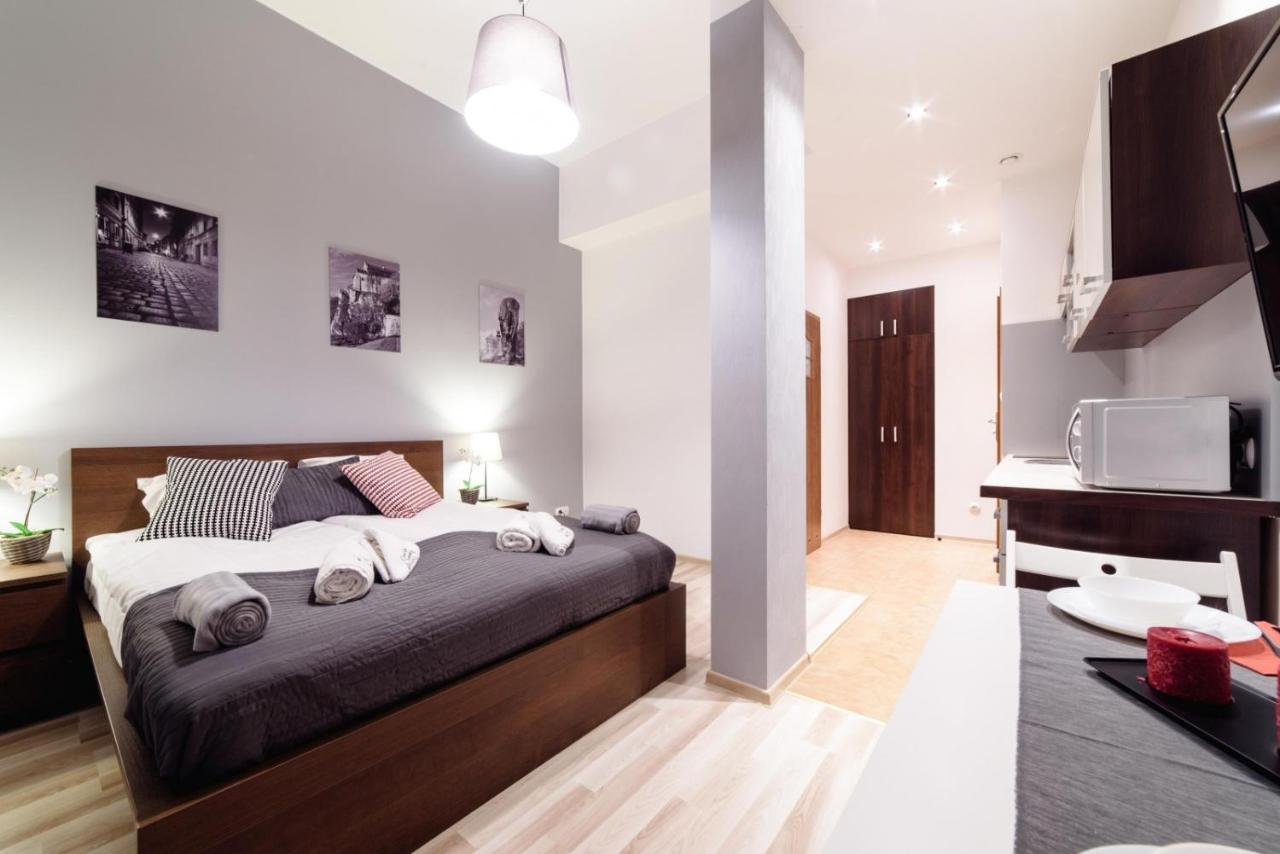 Cracow Rent Apartments - Spacious Apartments For 2-7 People In Quiet Area - Kolberga Street Nr 3 - 10 Min To Main Square By Foot Krakau Buitenkant foto
