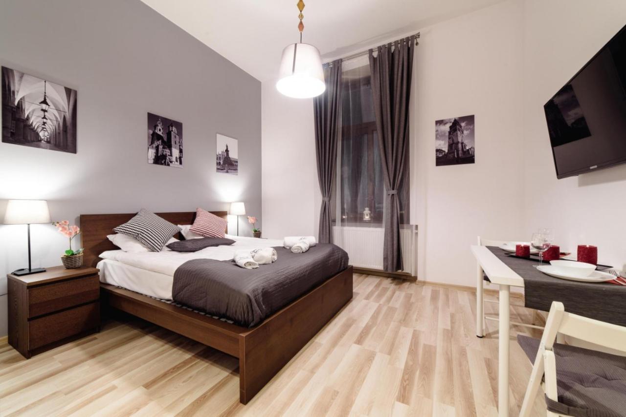 Cracow Rent Apartments - Spacious Apartments For 2-7 People In Quiet Area - Kolberga Street Nr 3 - 10 Min To Main Square By Foot Krakau Buitenkant foto